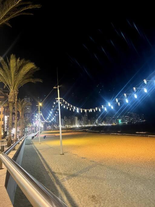 דירות בנידורם Apartamento Centrico Y En Primera Linea De Playa מראה חיצוני תמונה